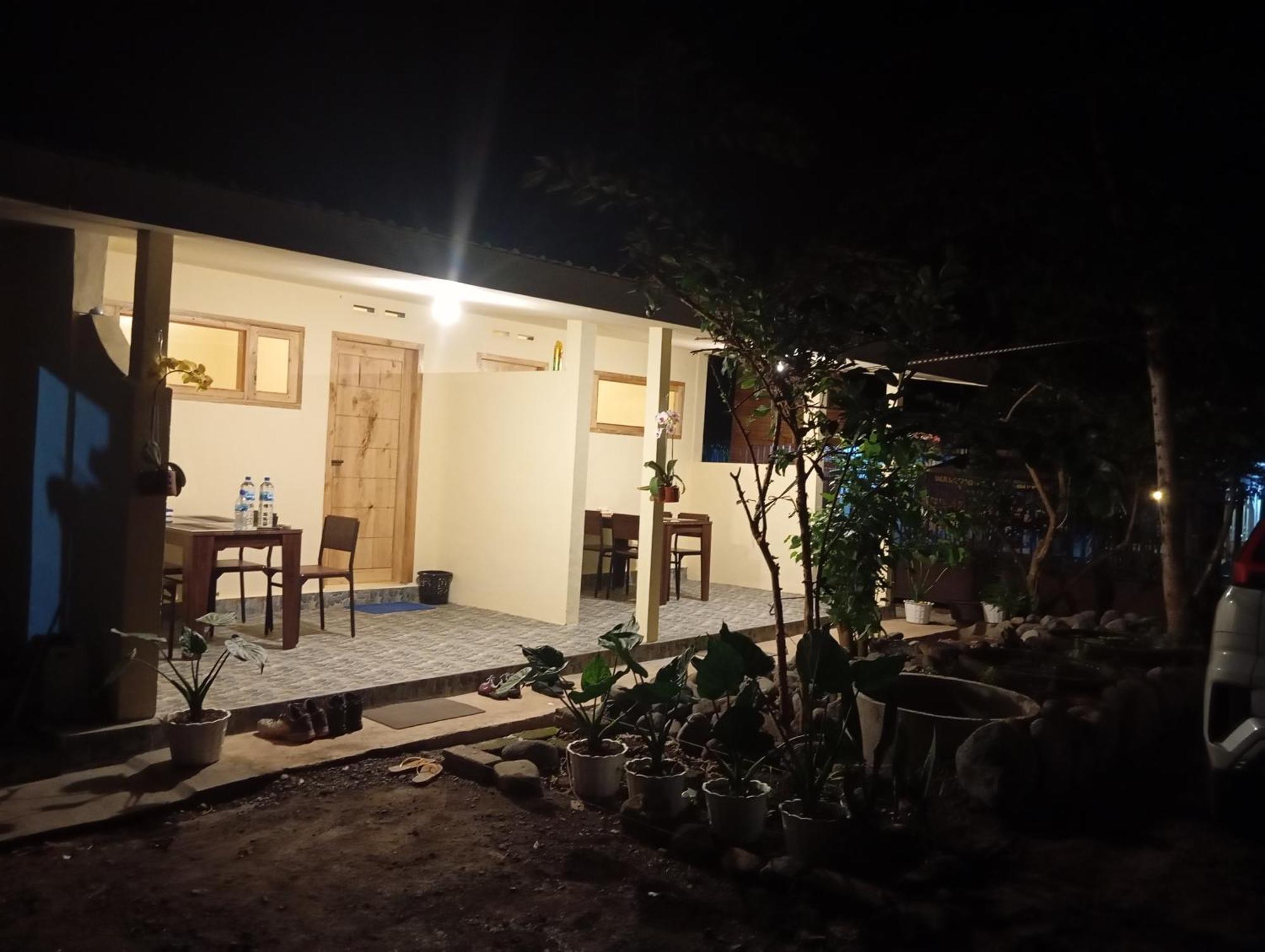 Rumah Kawan Senaru House Of Friend Exterior photo