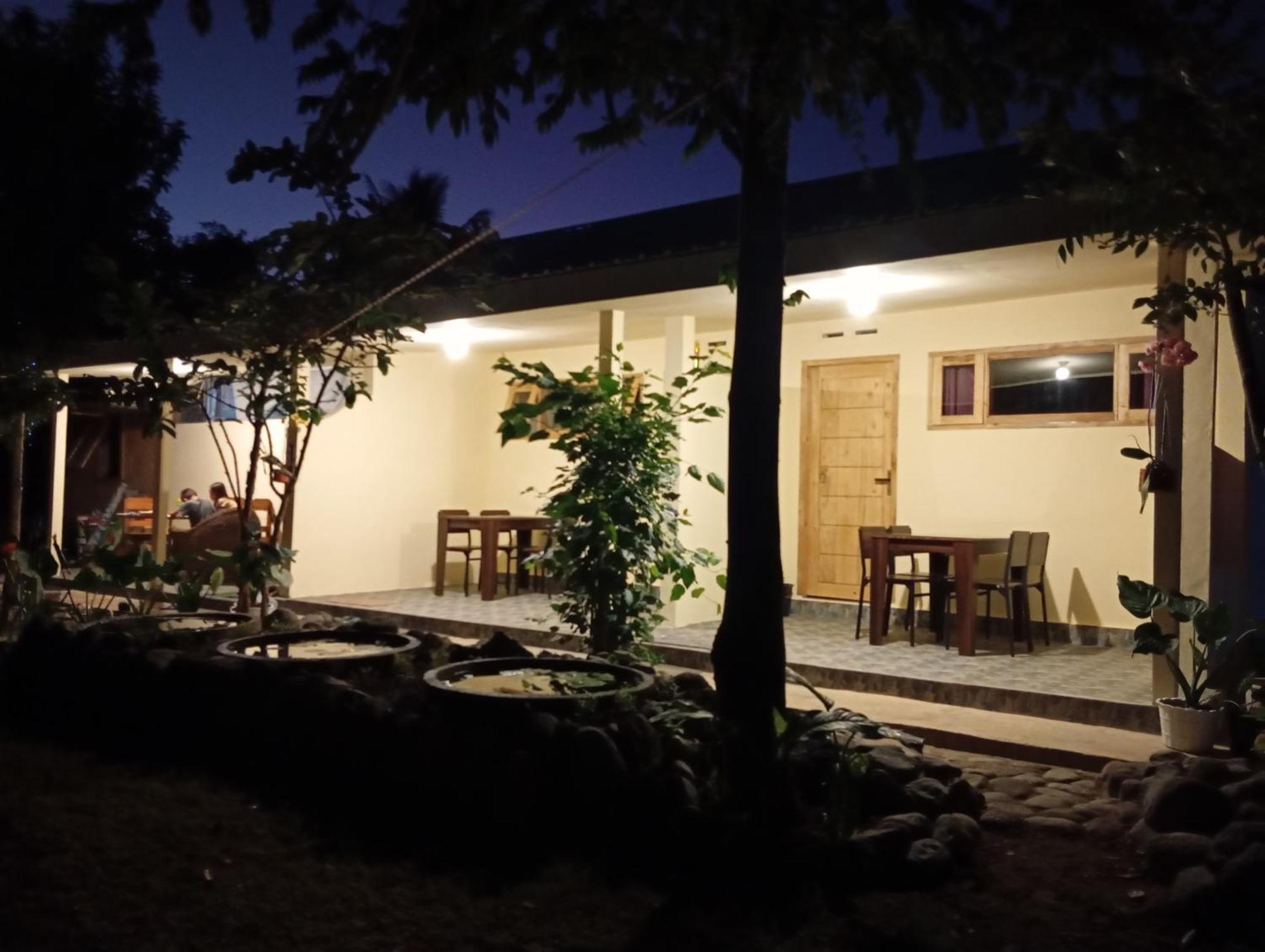 Rumah Kawan Senaru House Of Friend Exterior photo